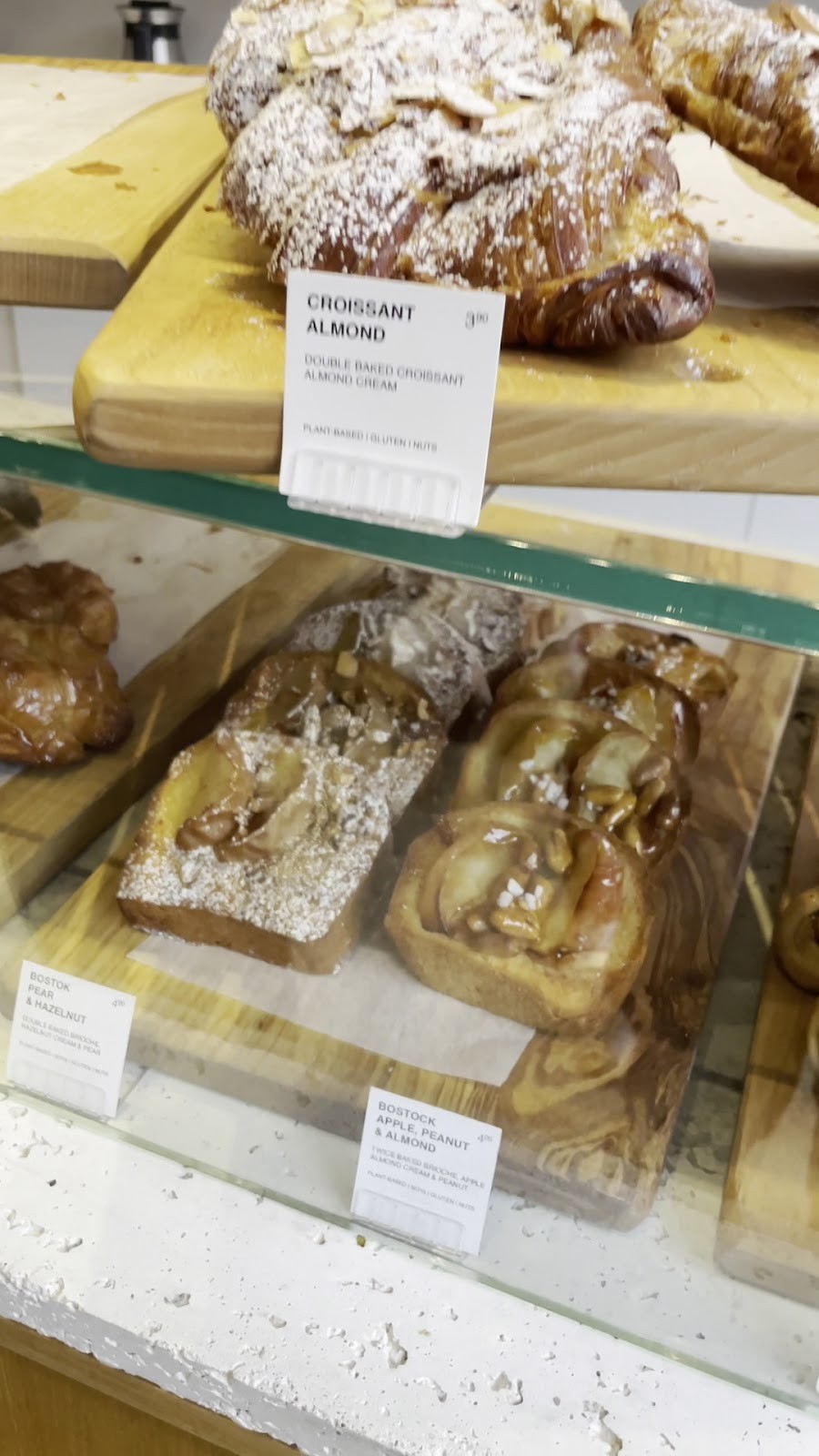 SAINT-JEAN Bakery: food & drinks