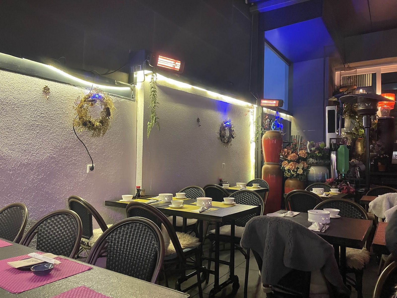 SAKURA Sushi Café: the place