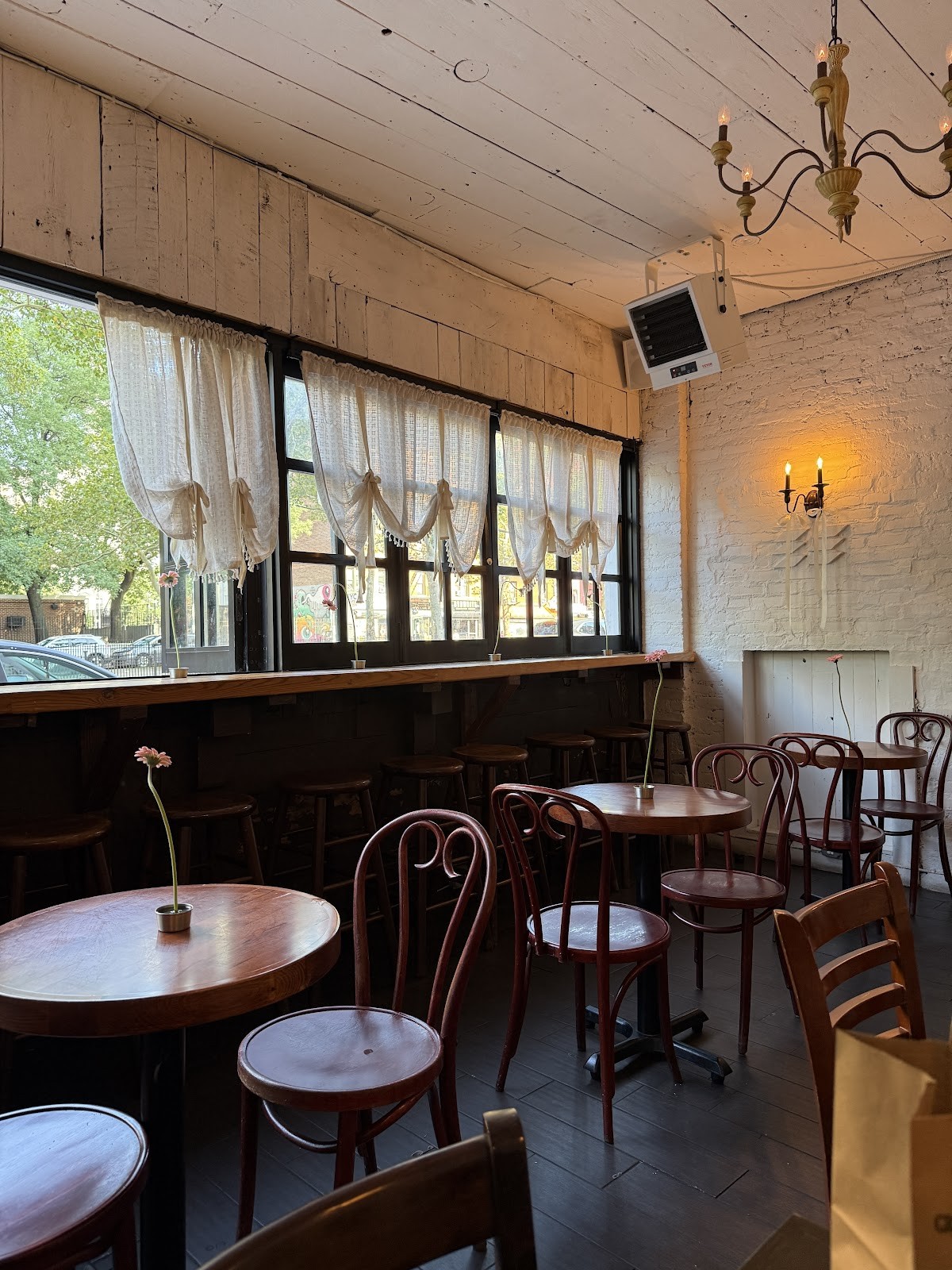 Dialogue Coffee & Flowers: the place