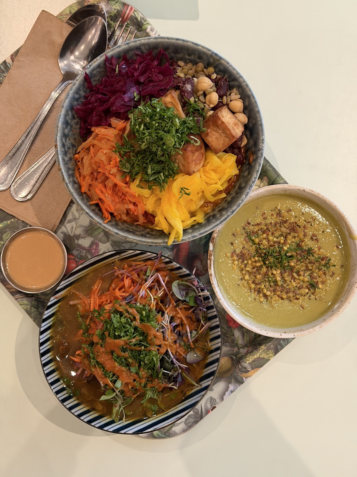 Le Botaniste: food & drinks