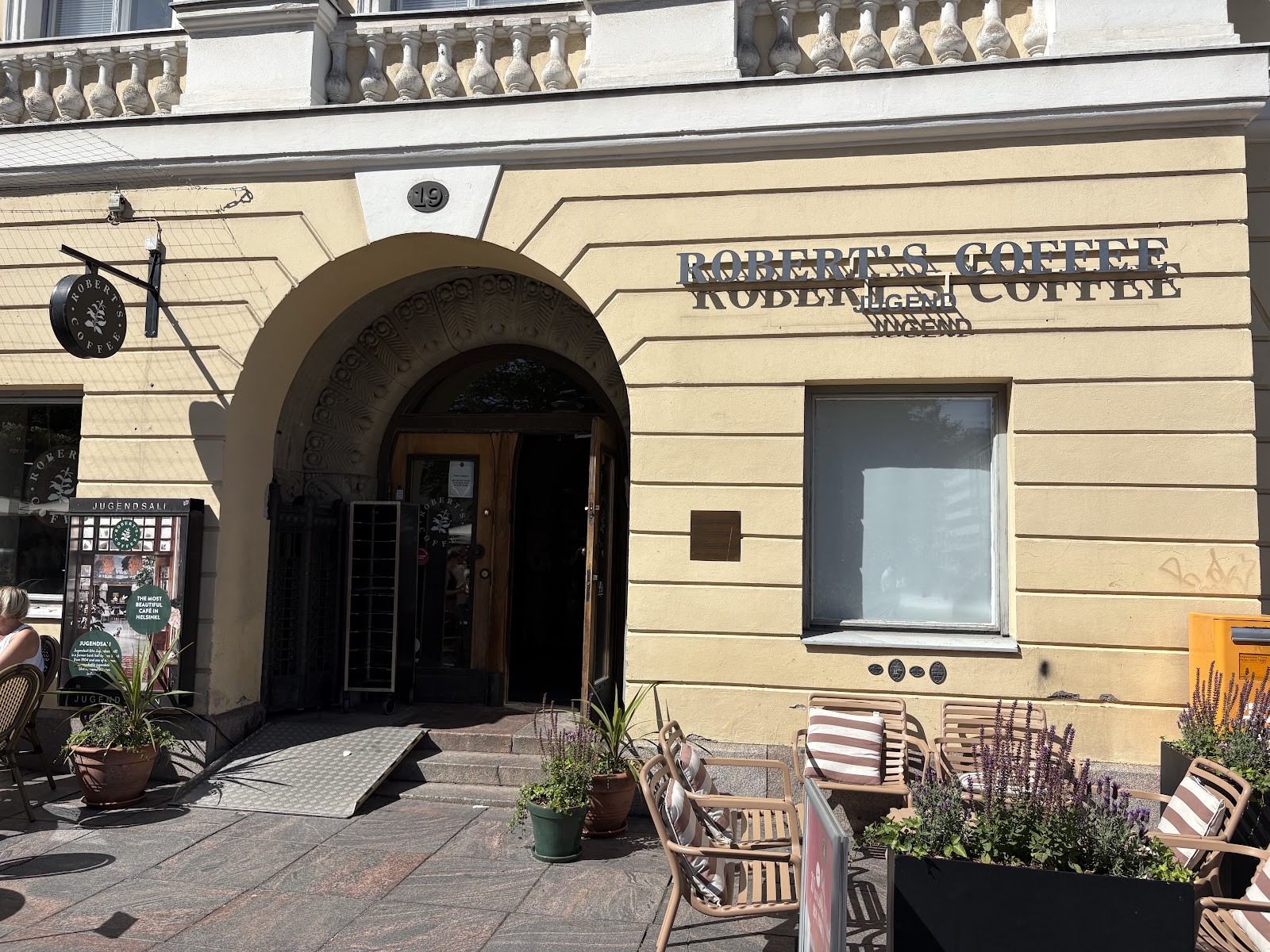 Robert's Coffee Jugend: the place