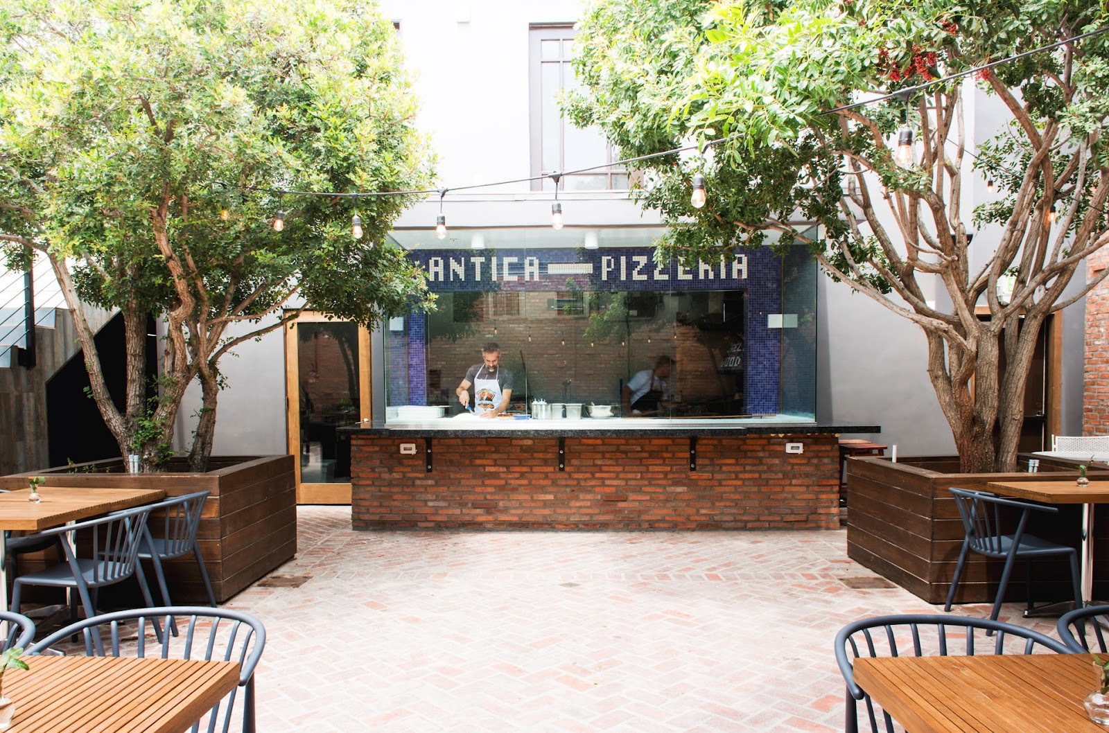 L'Antica Pizzeria da Michele: the place