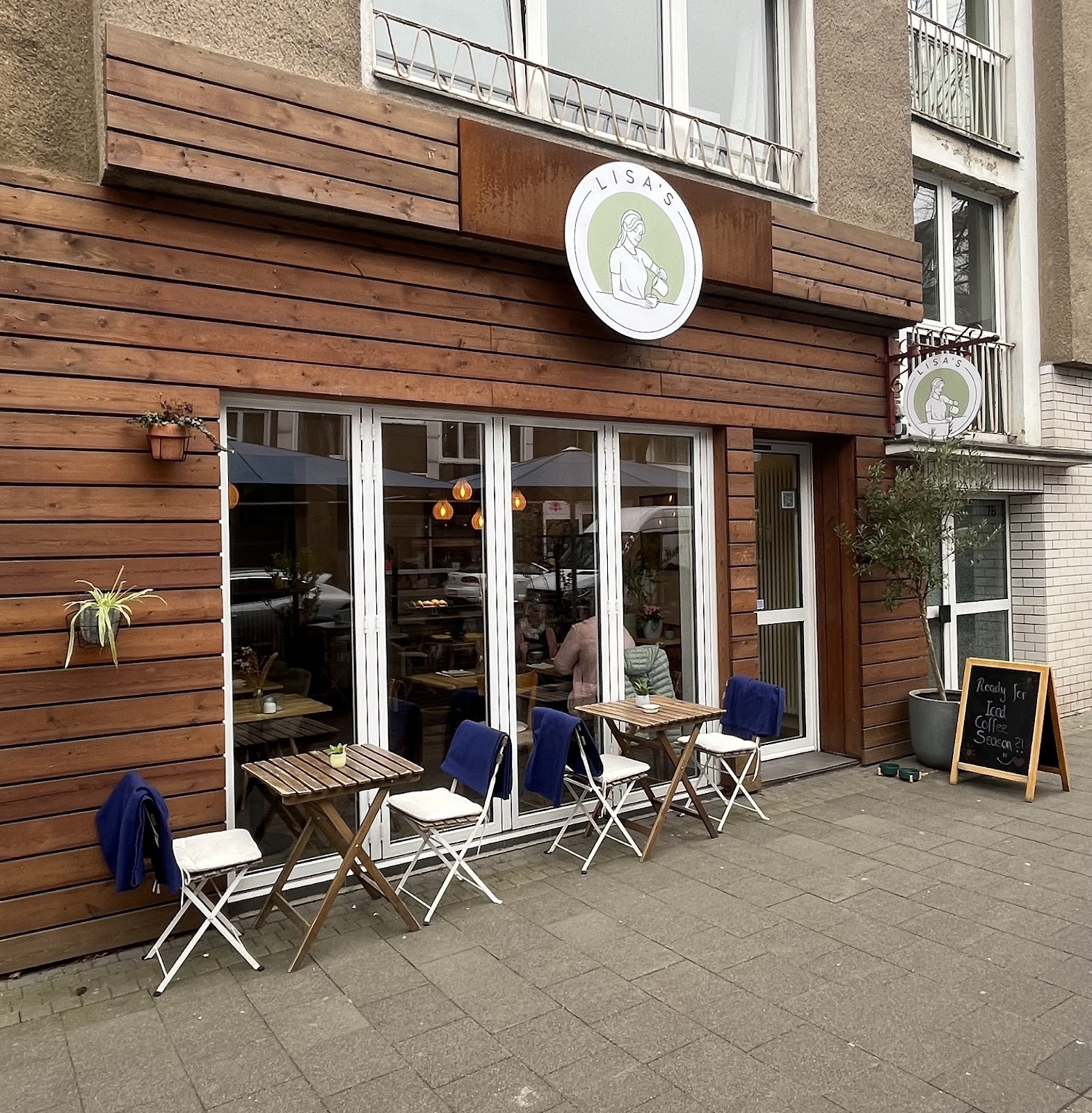 Lisa's: the place