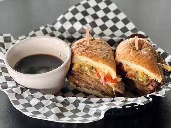 Georgetown Liquor Company: food & drinks