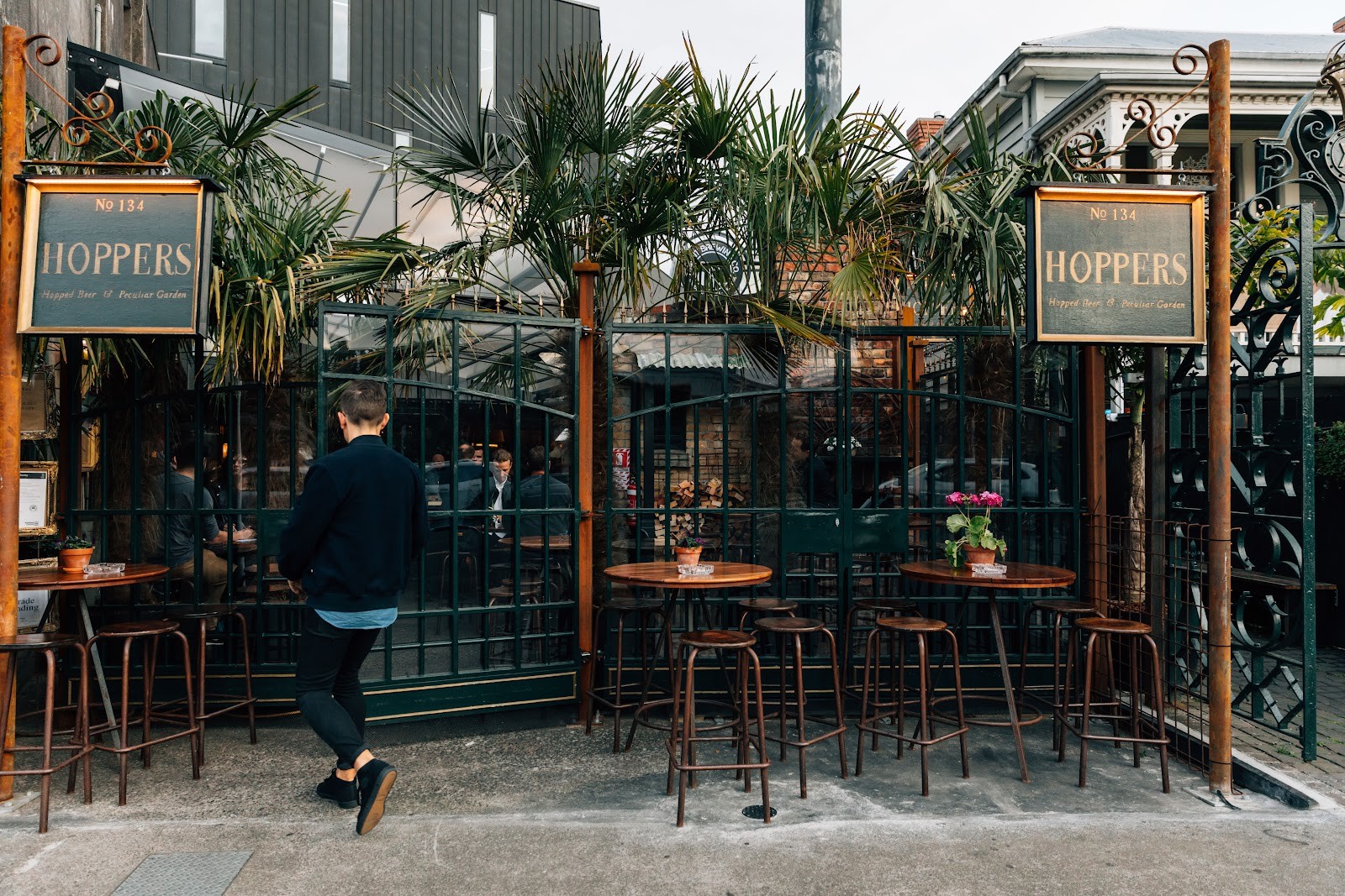 Hoppers Garden Bar: the place