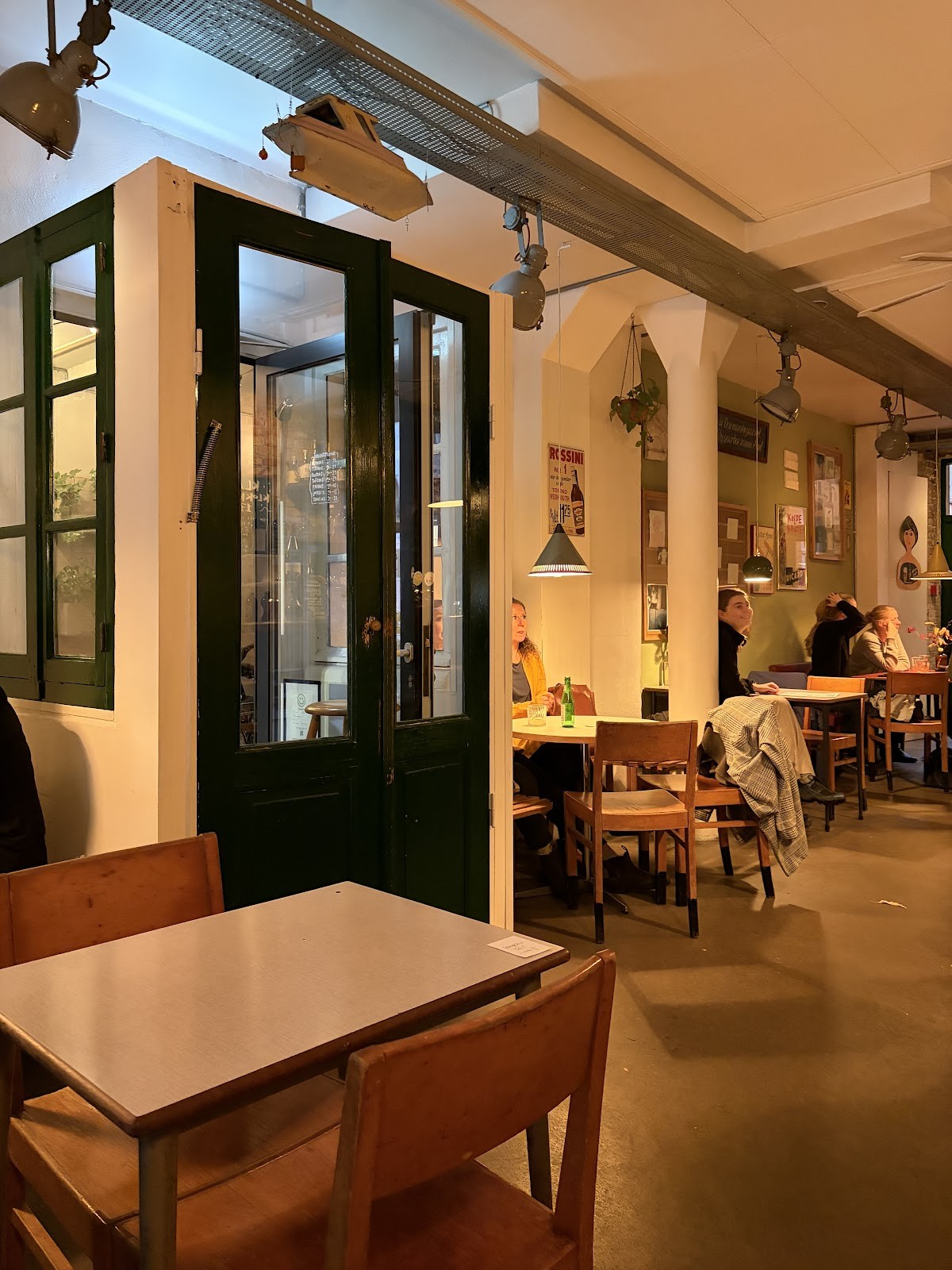 Din Nye Ven: the place