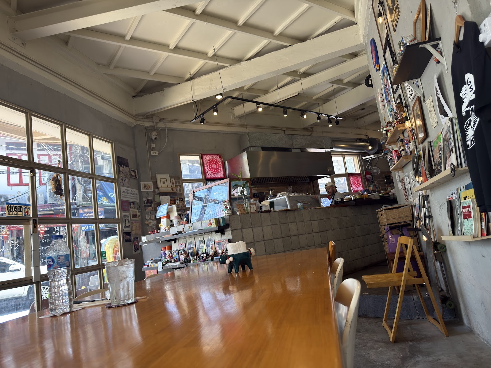 HUGS SONGWAT CAFE: the place