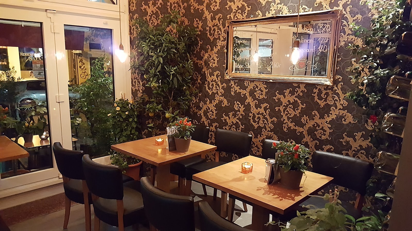 Golden Café: the place