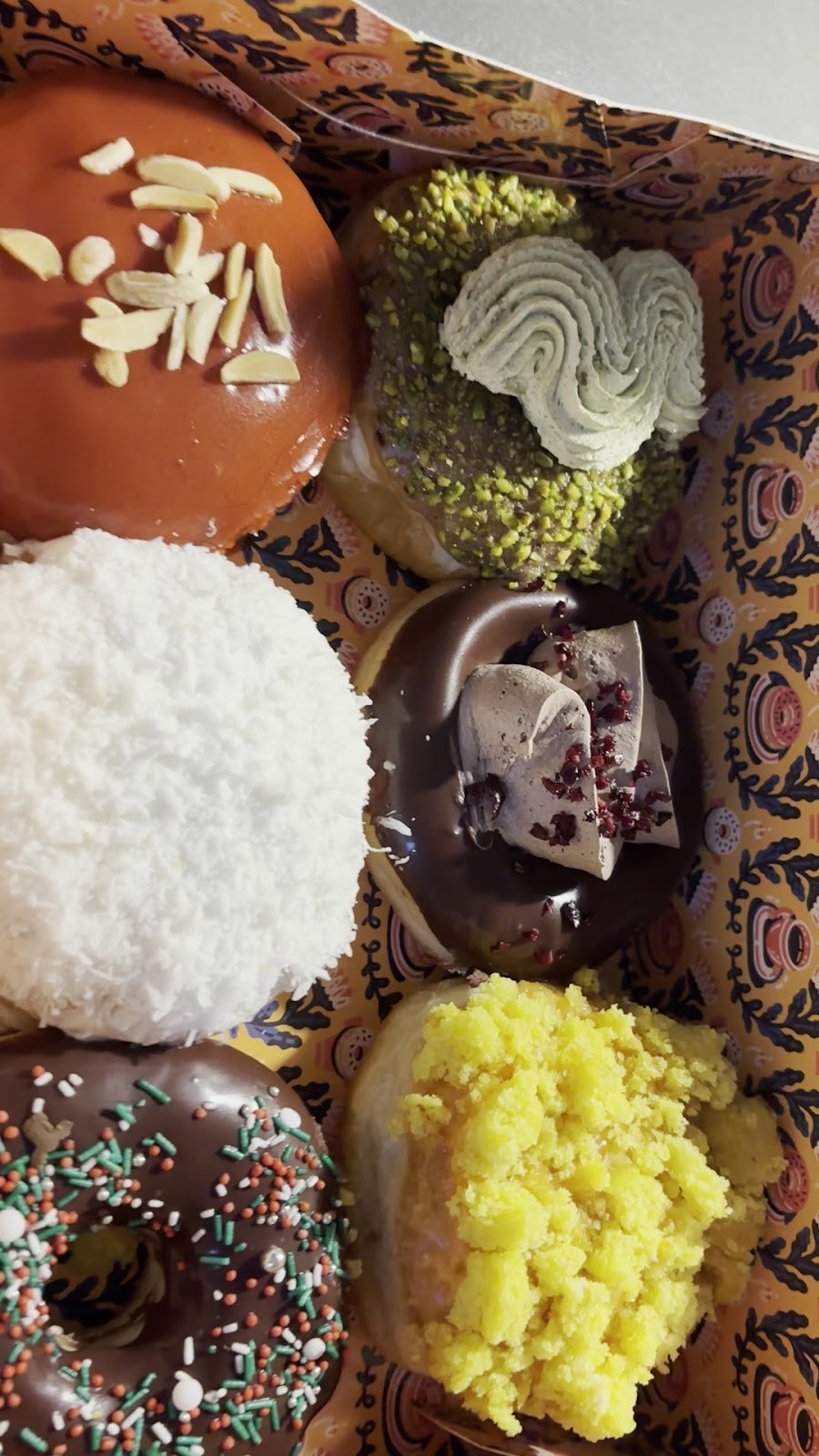 Brammibal's Donuts: food & drinks