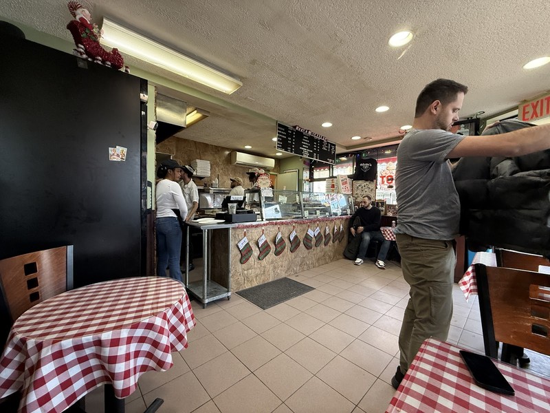 Mano's Pizzeria: photo 4