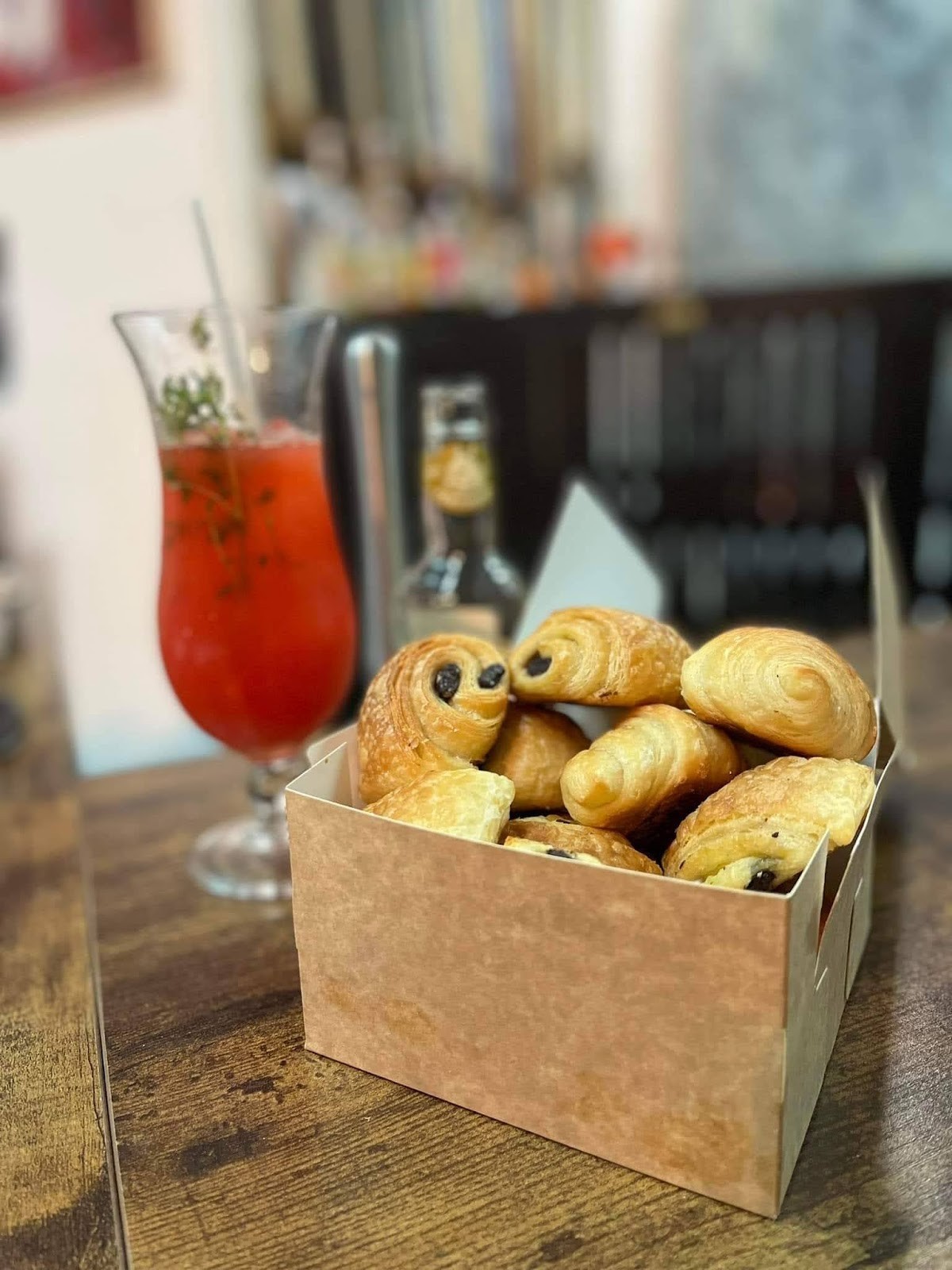 Nona's Bakery: food & drinks