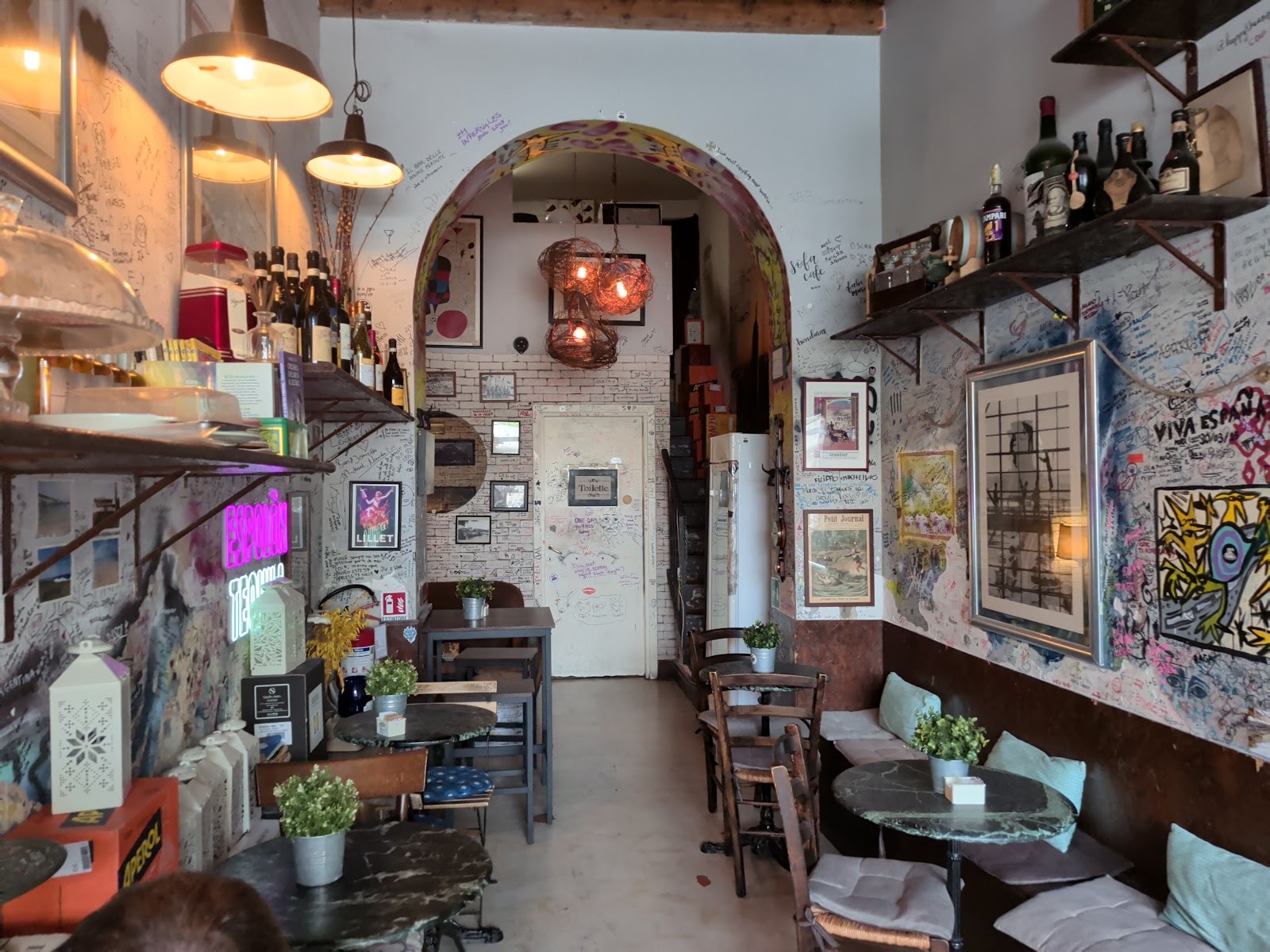 Sofa Cafe: the place