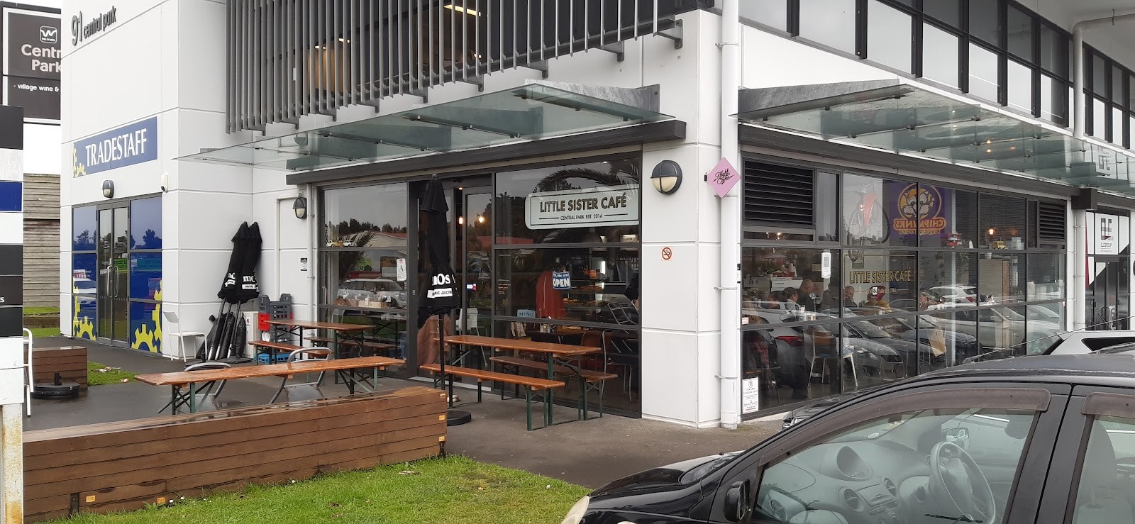 Little Sister Café: the place