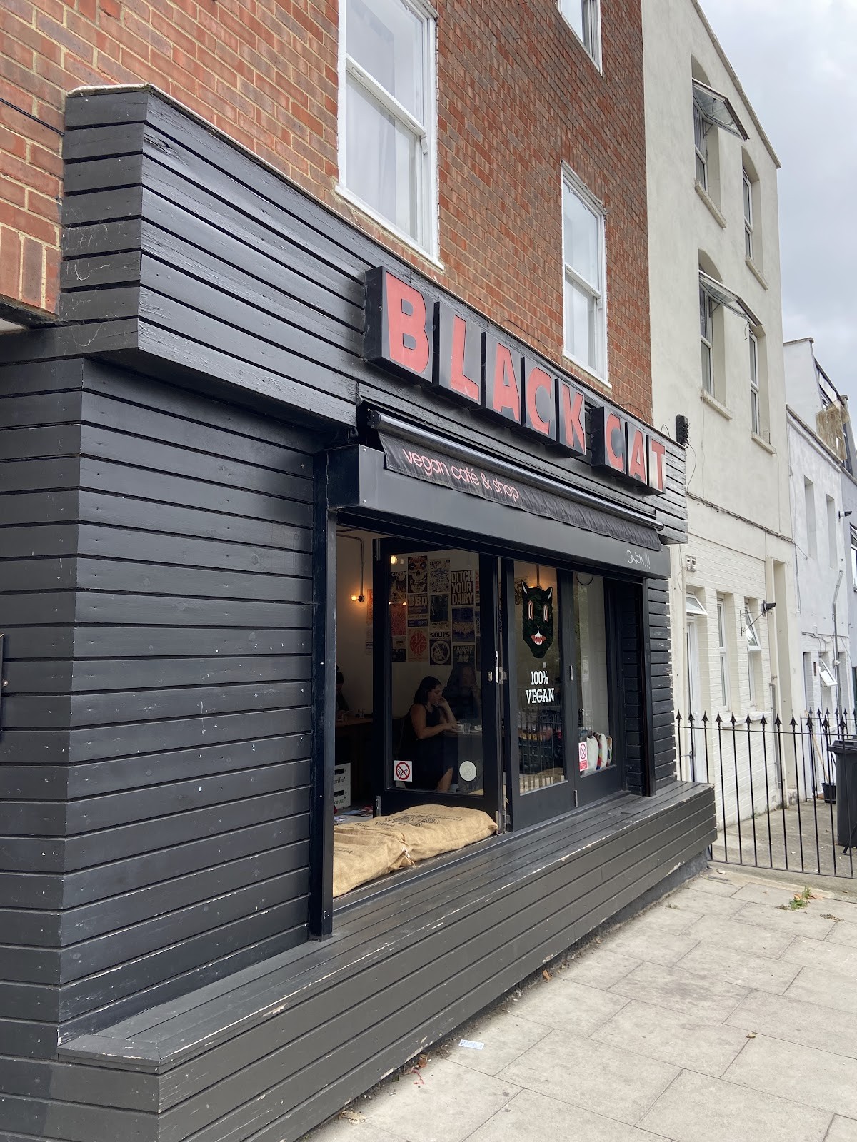 Black Cat café: the place