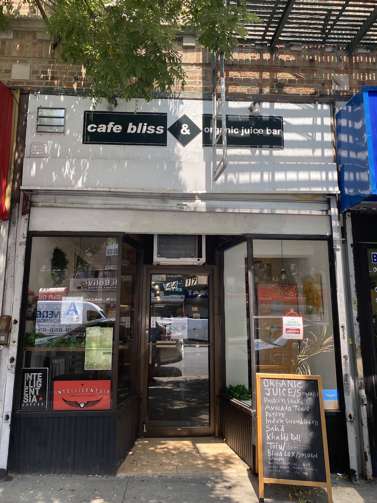 Cafe bliss and organic juice bar: the place