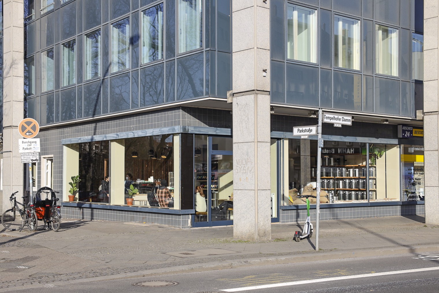 Kaffeekirsche Roastery Tempelhofer Damm: the place