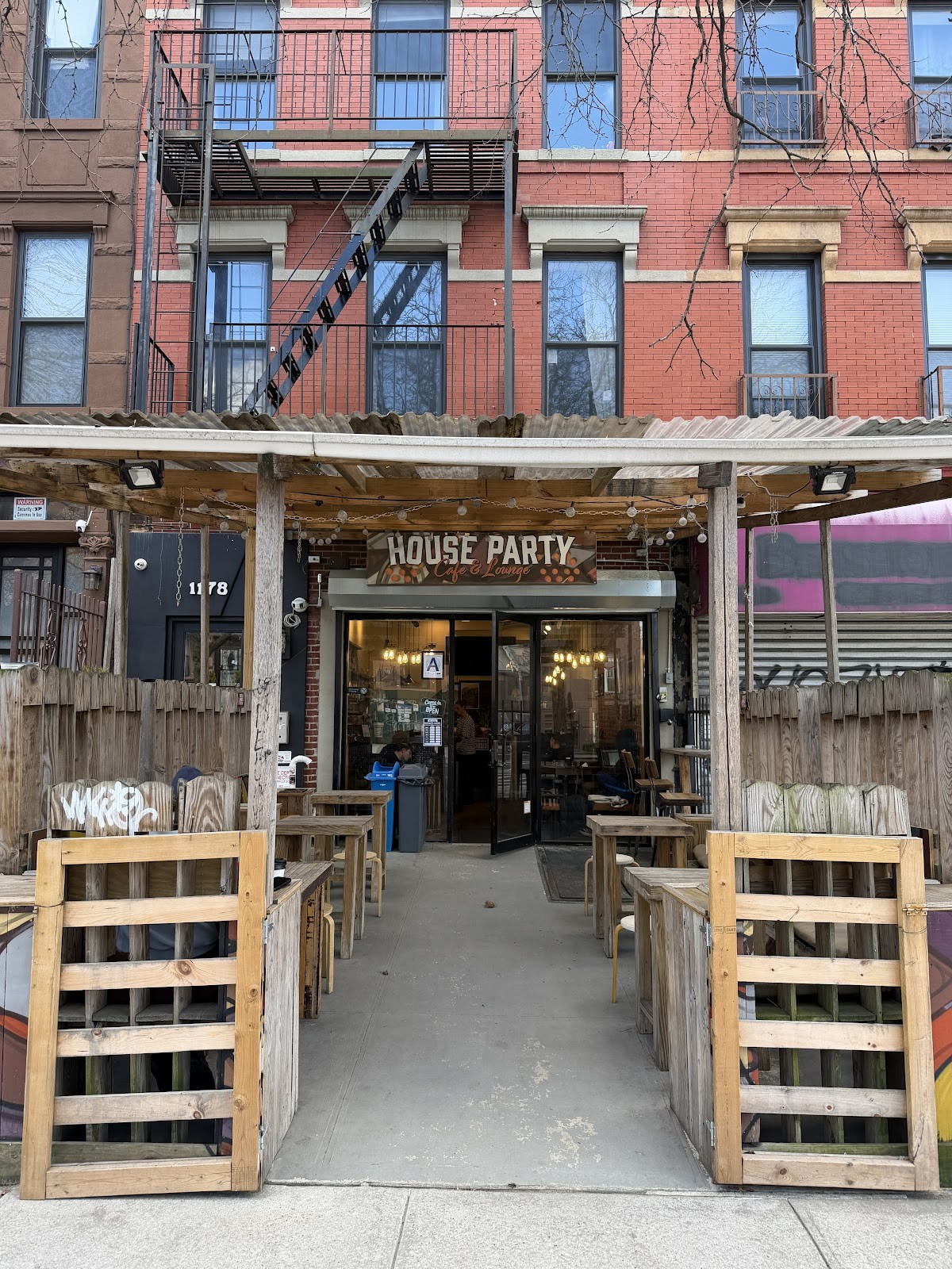 House Party Cafe & Lounge: the place
