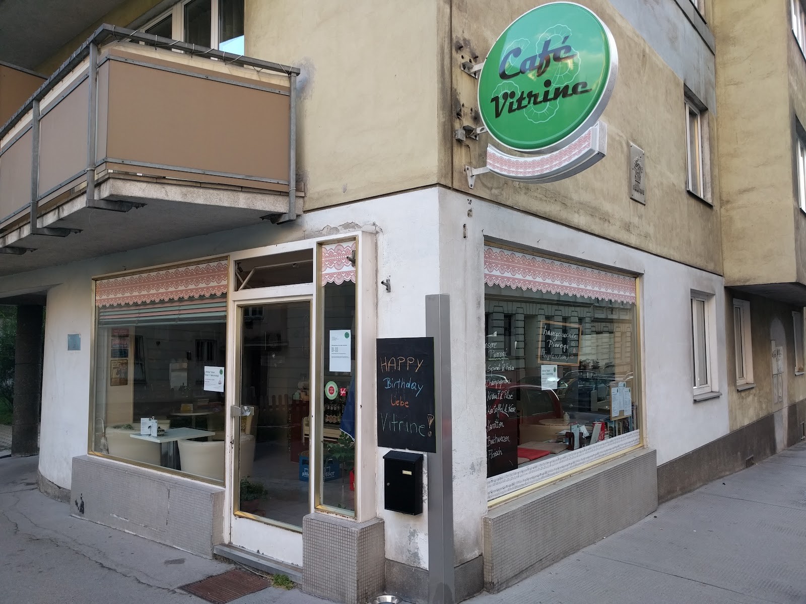Café Vitrine: the place
