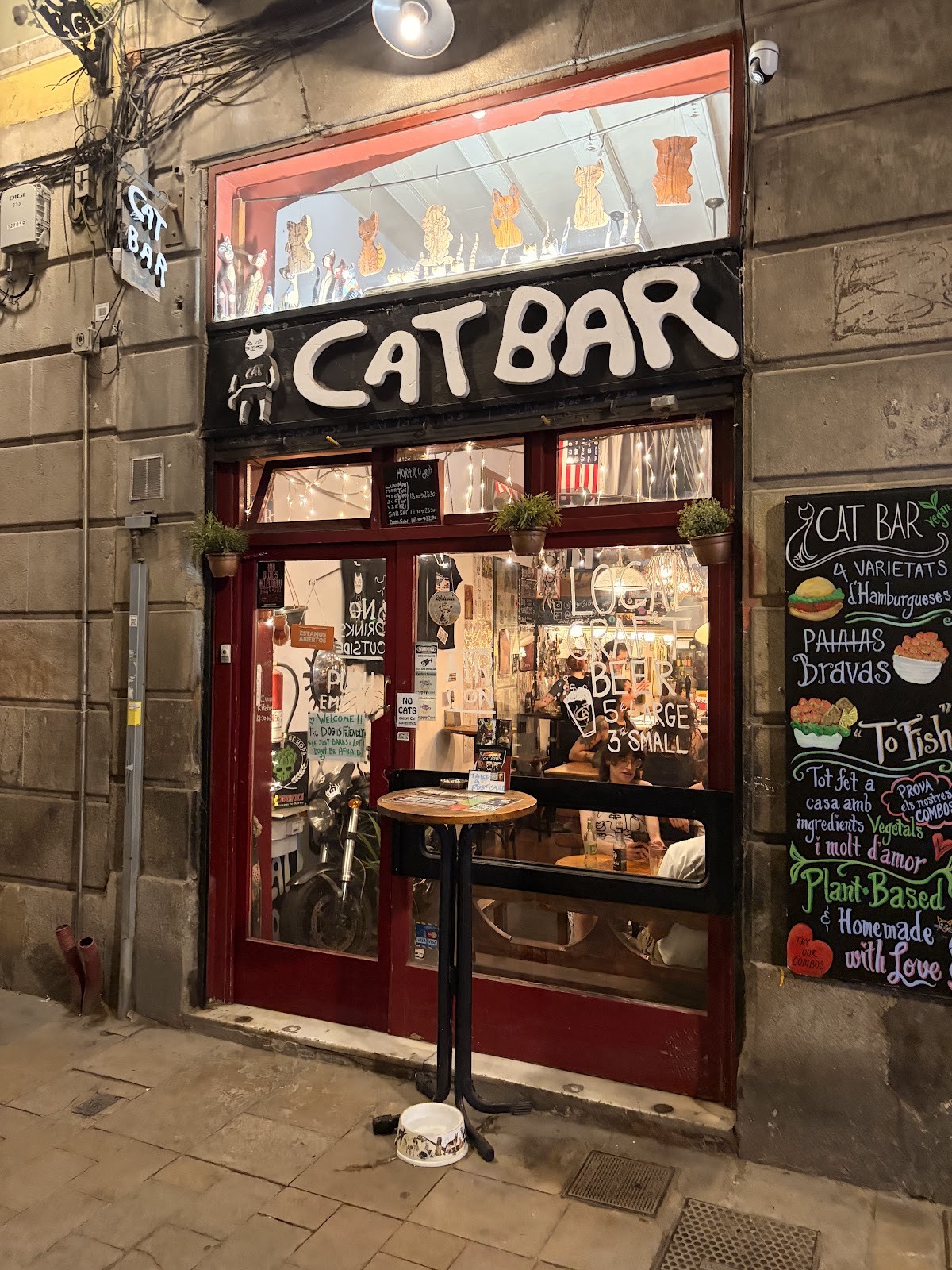 Vegan Cat Bar: the place