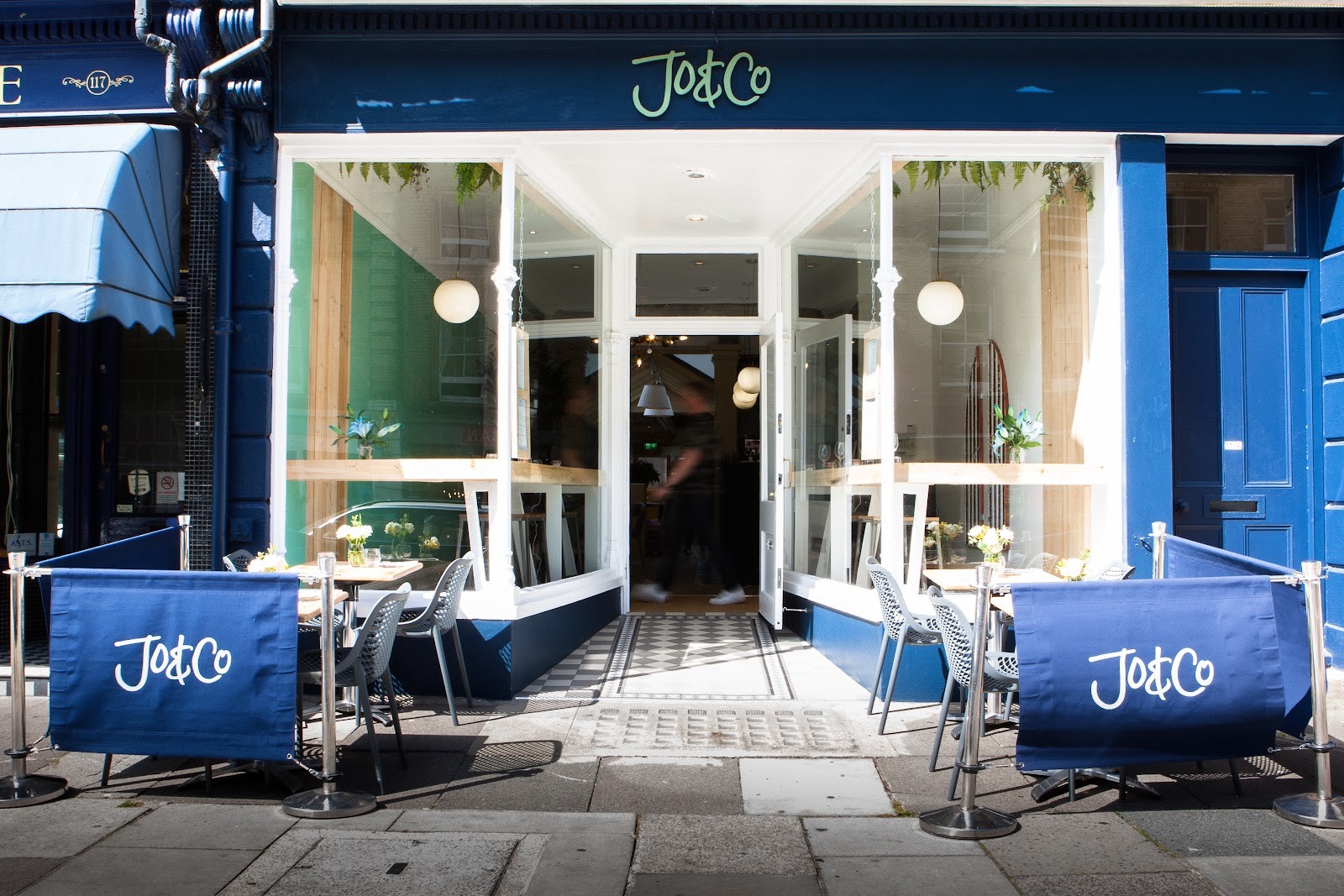 Jo & Co Restaurant: the place
