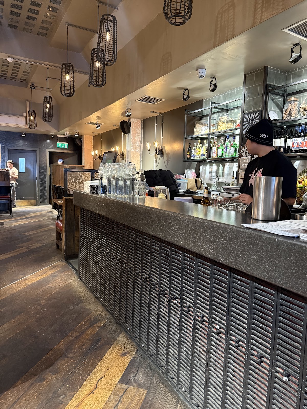 Pho Ealing: the place