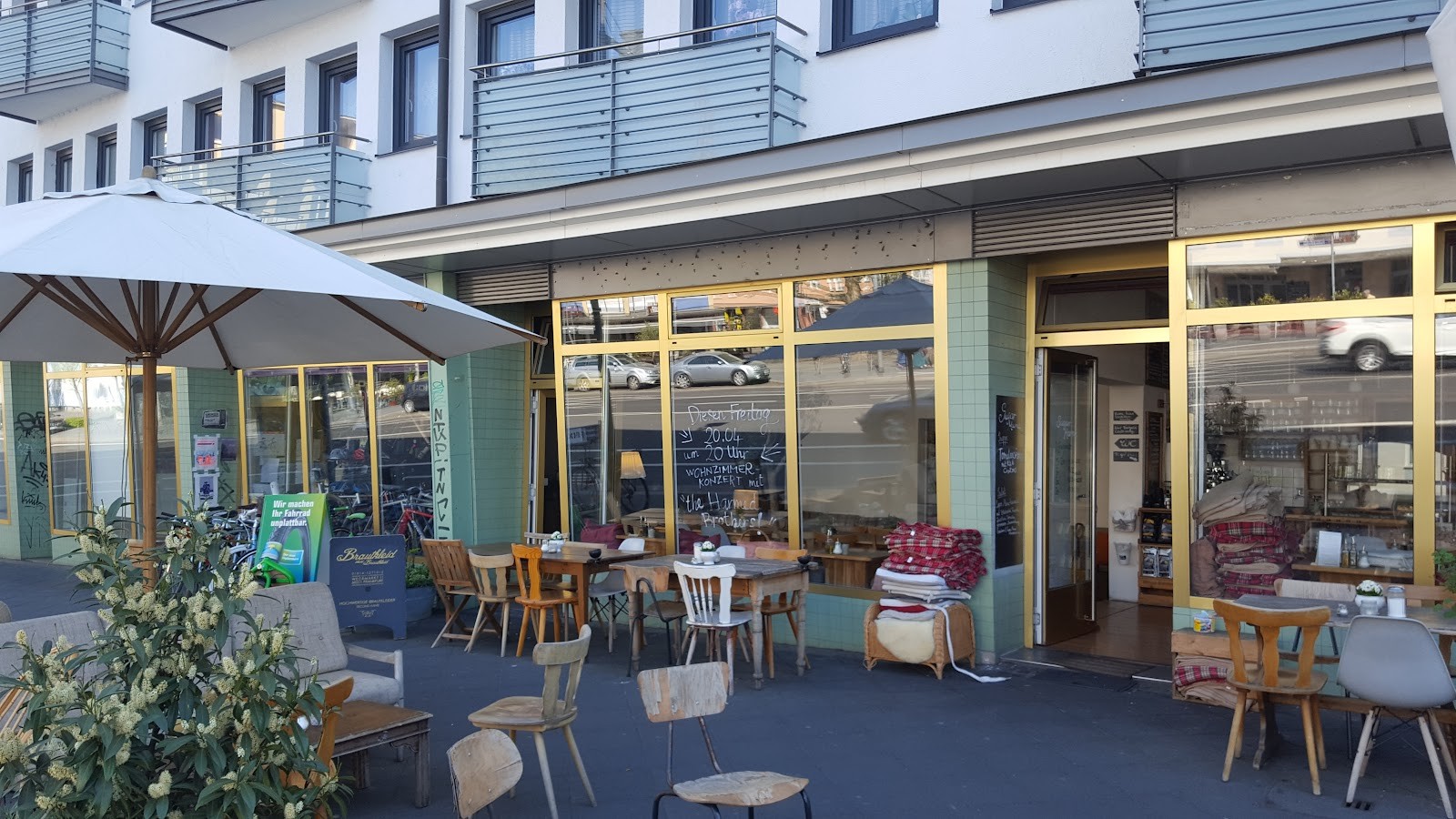 Cafe Sugar Mama: the place