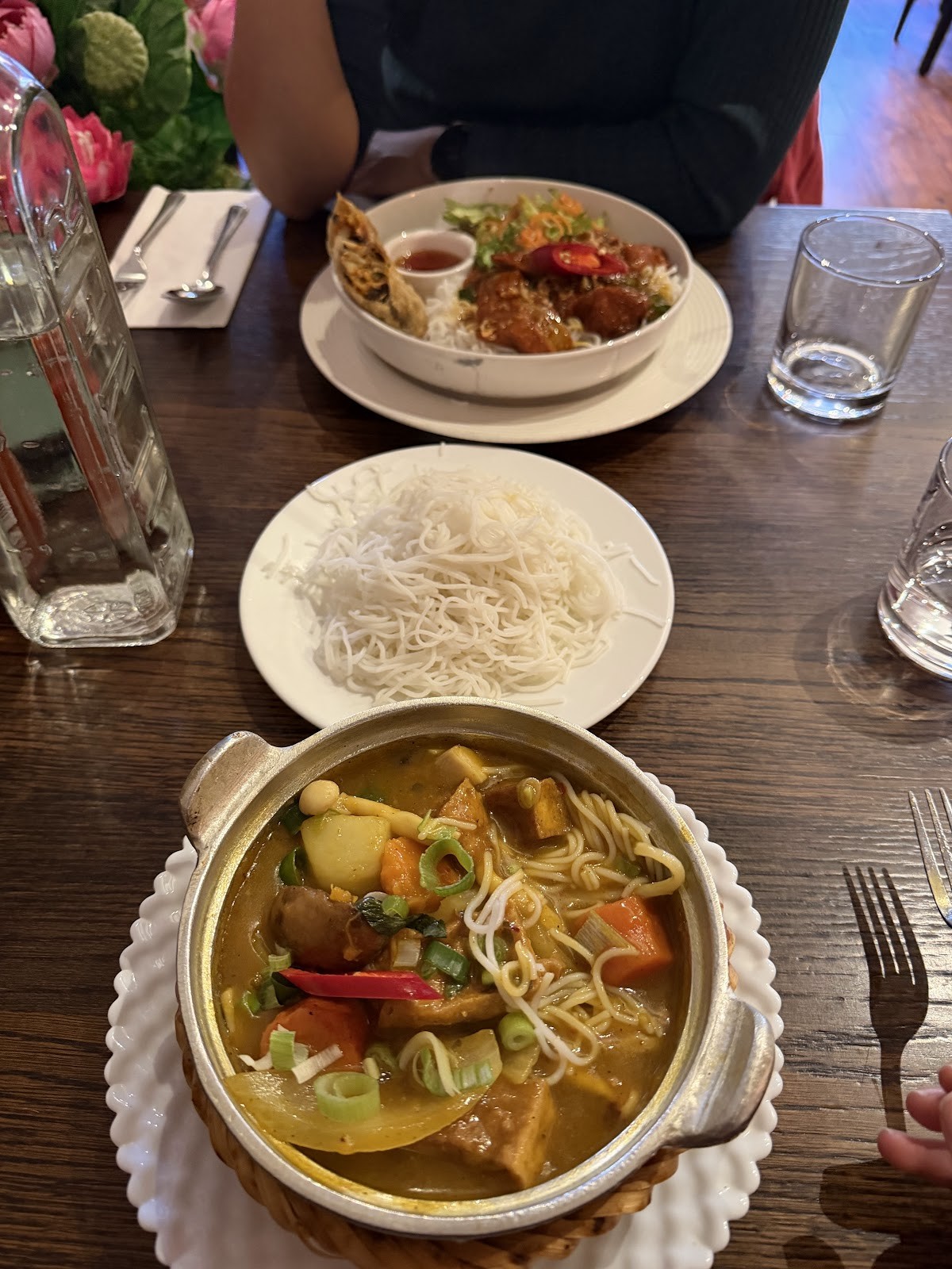 Non Viet Vegan Restaurant: food & drinks