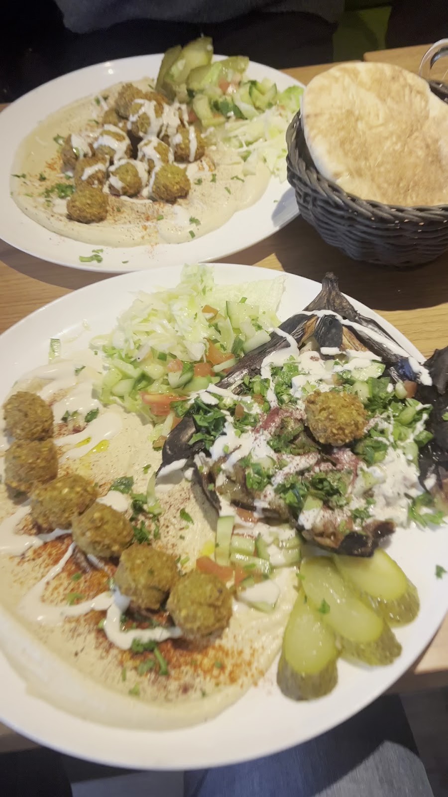Falafel Sababa: food & drinks