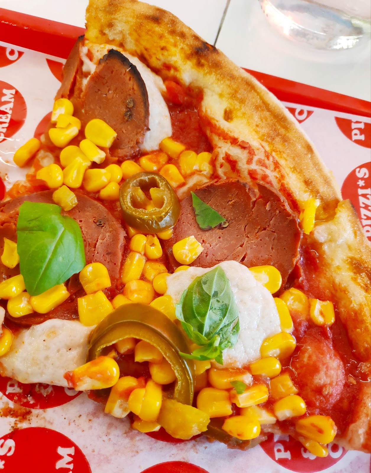 Pizzis and Cream: food & drinks