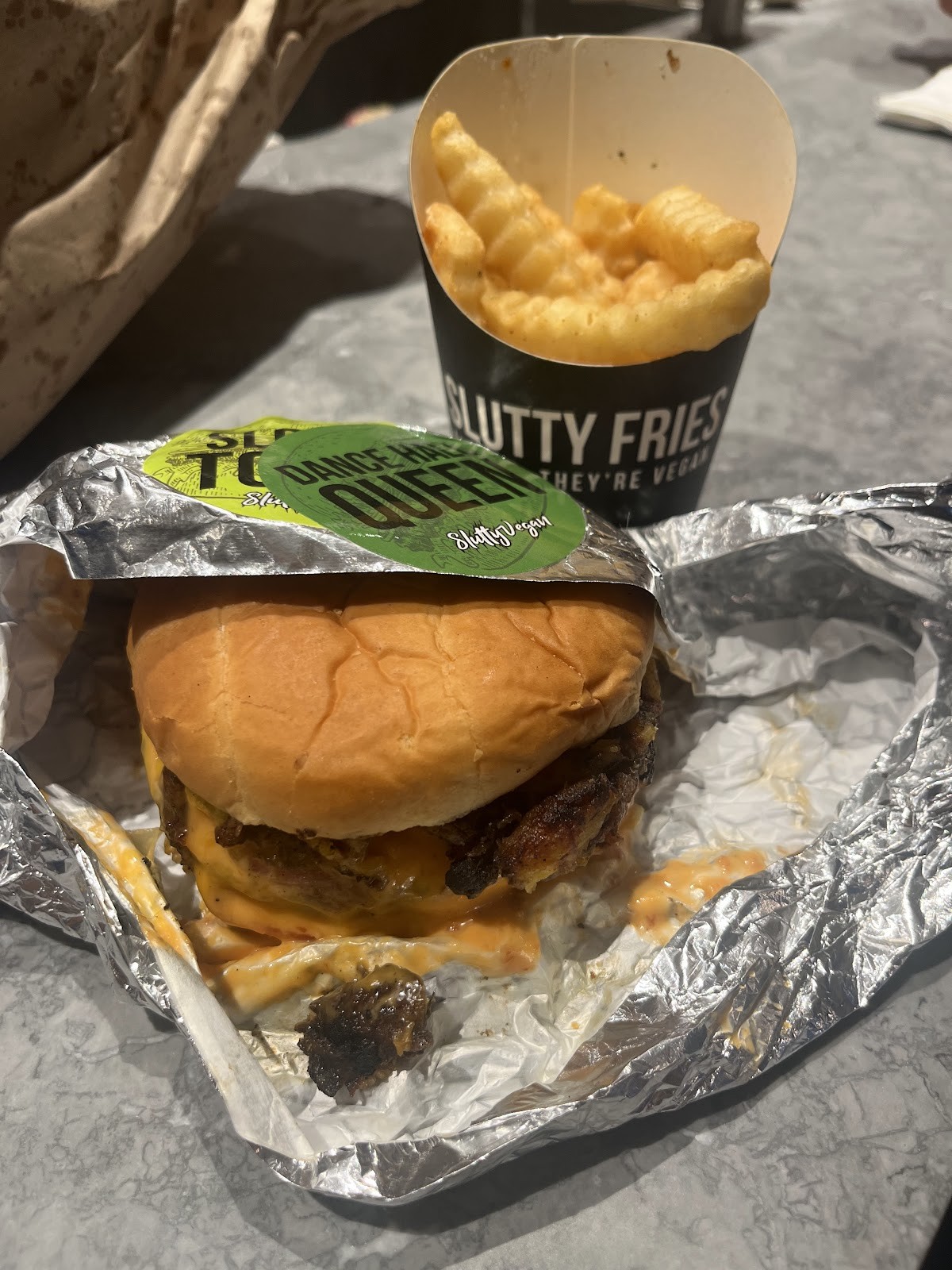 SluttyVegan Brooklyn: food & drinks