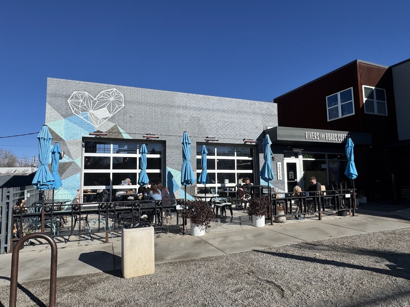 Rivers & Roads Coffee: the place