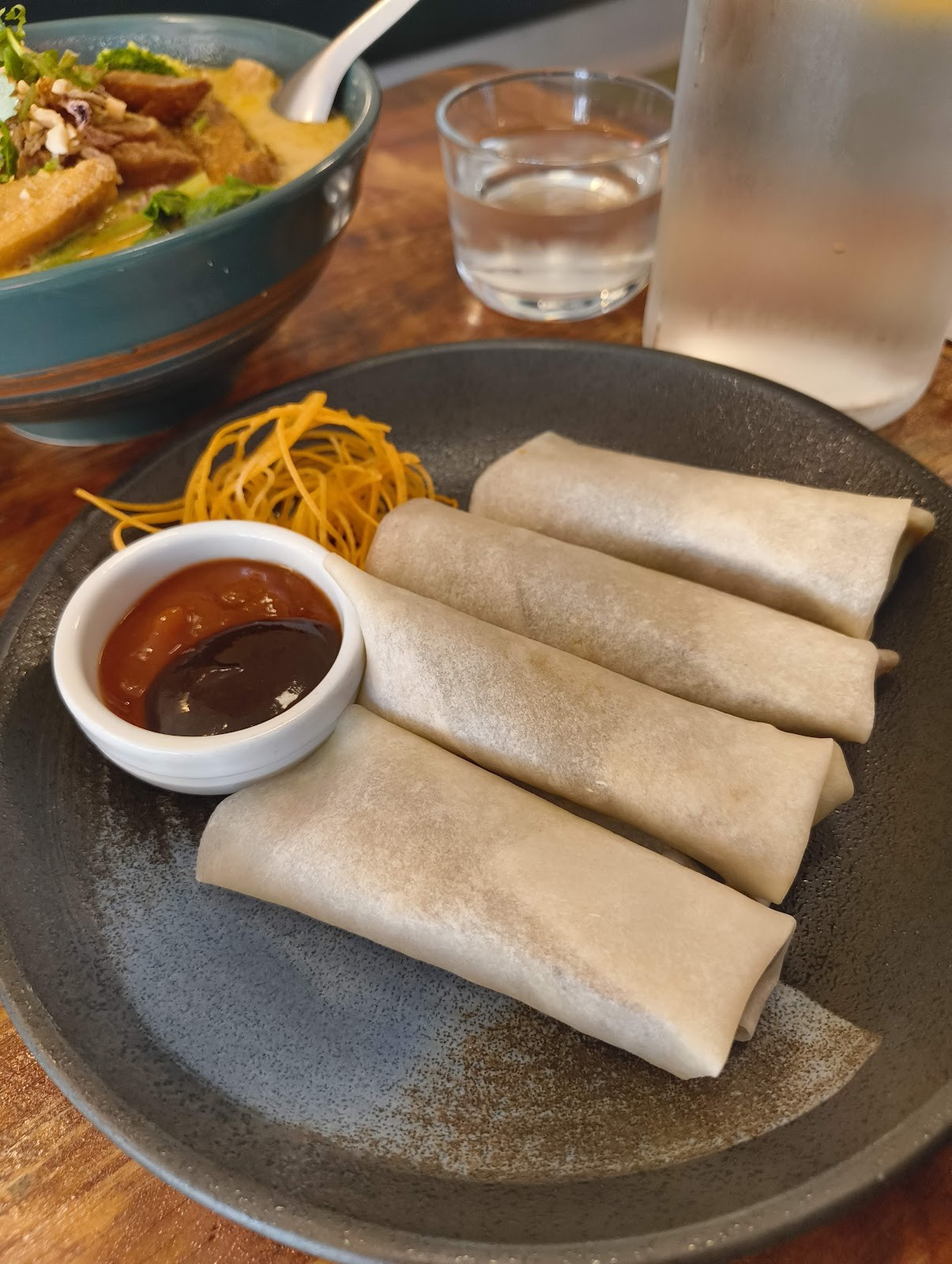 Golden Lotus Vegan Newtown: food & drinks