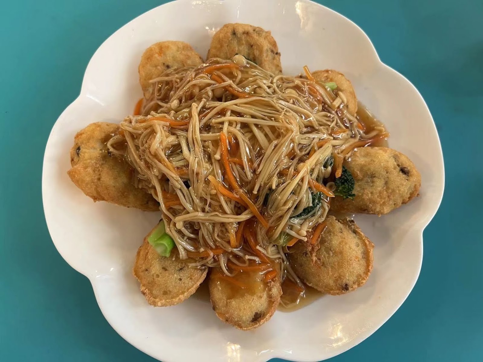 The Lucky Creation Vegetarian Restaurant: food & drinks