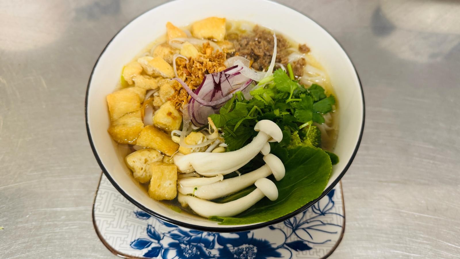 Saigon Bistro: food & drinks