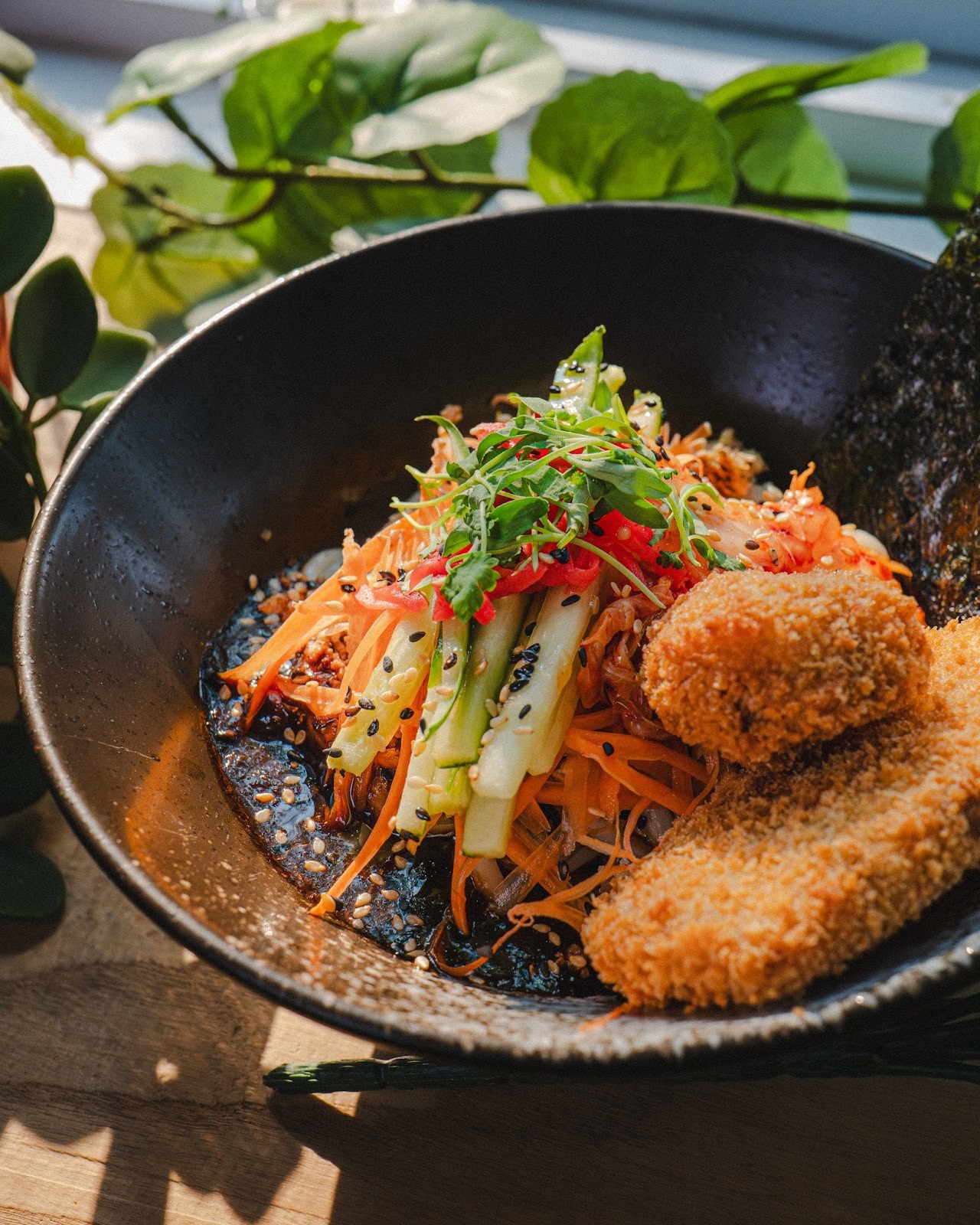 Hum - Sushi Ramen Dumpling: food & drinks