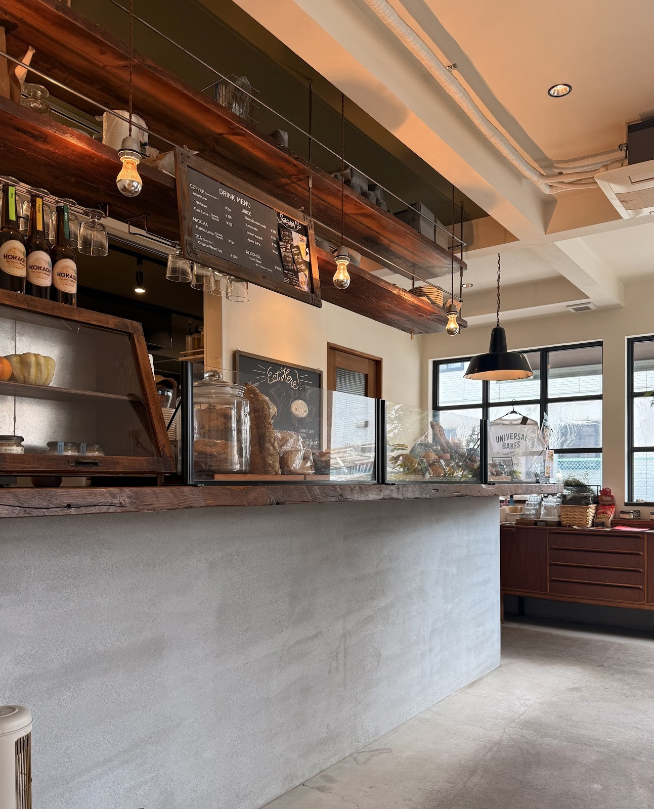 UNIVERSAL BAKES and CAFE: the place