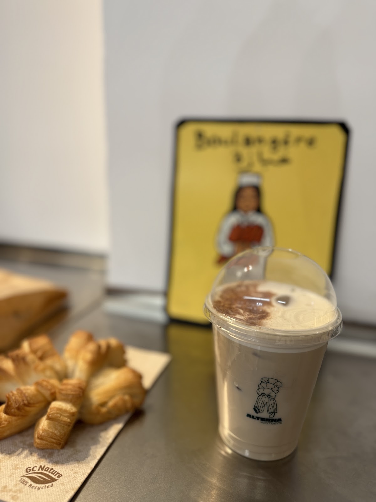 ALTERNA Mostrador Gelat: food & drinks