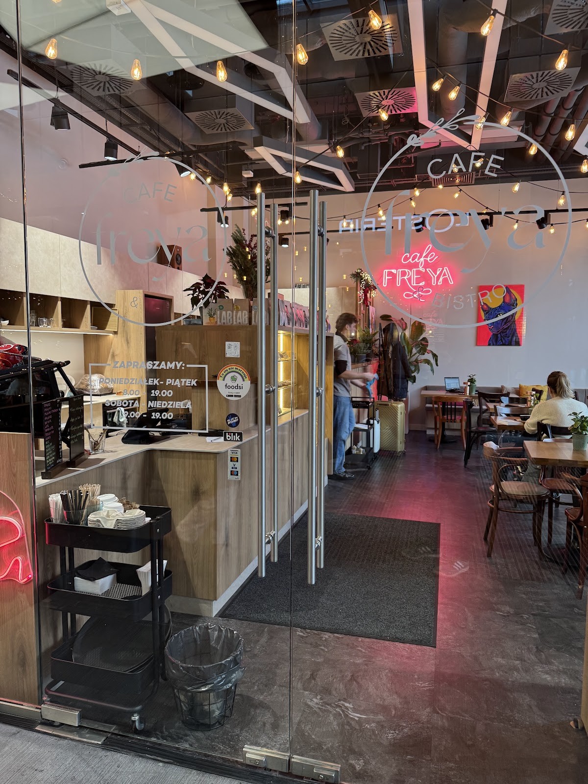 FREYA CAFE KONESER: the place