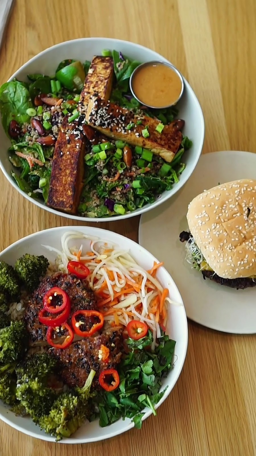 Next Level Veggie Grill: food & drinks