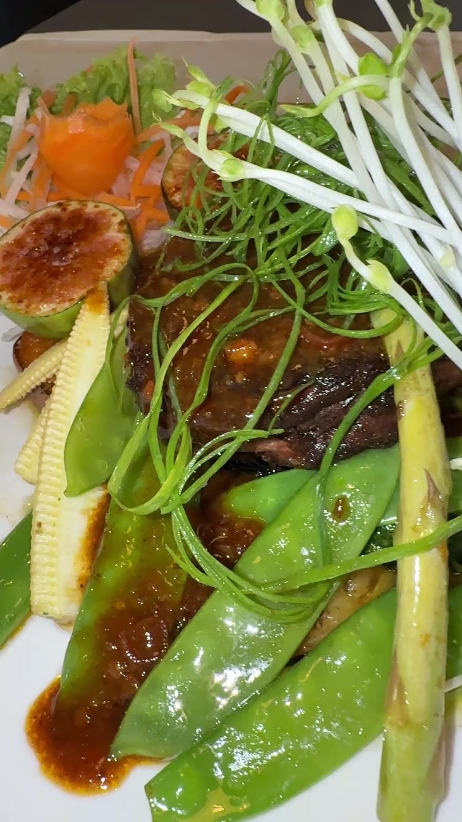 Vevi Vegan Rolls & Pots: food & drinks