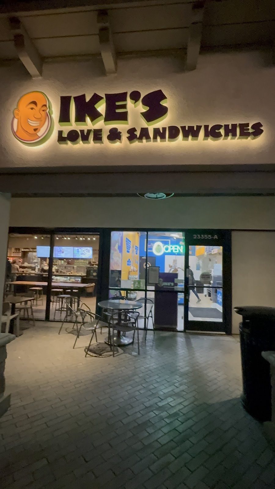 Ike's Love & Sandwiches: the place