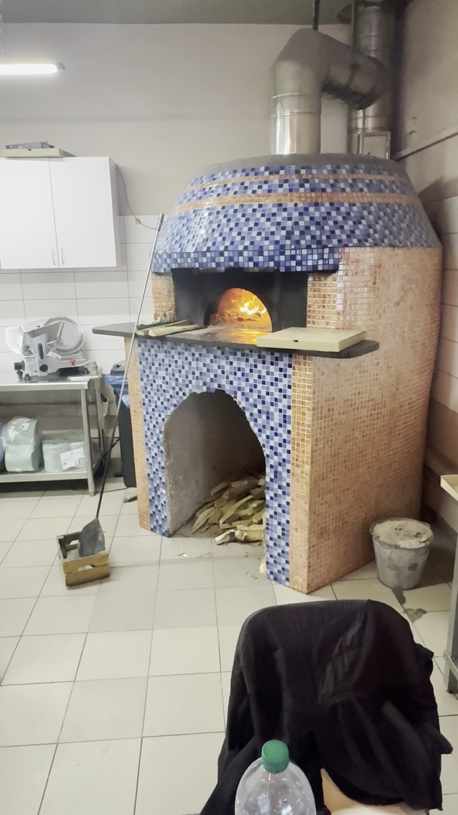 Pizza Napoletana Borsucza 12: the place