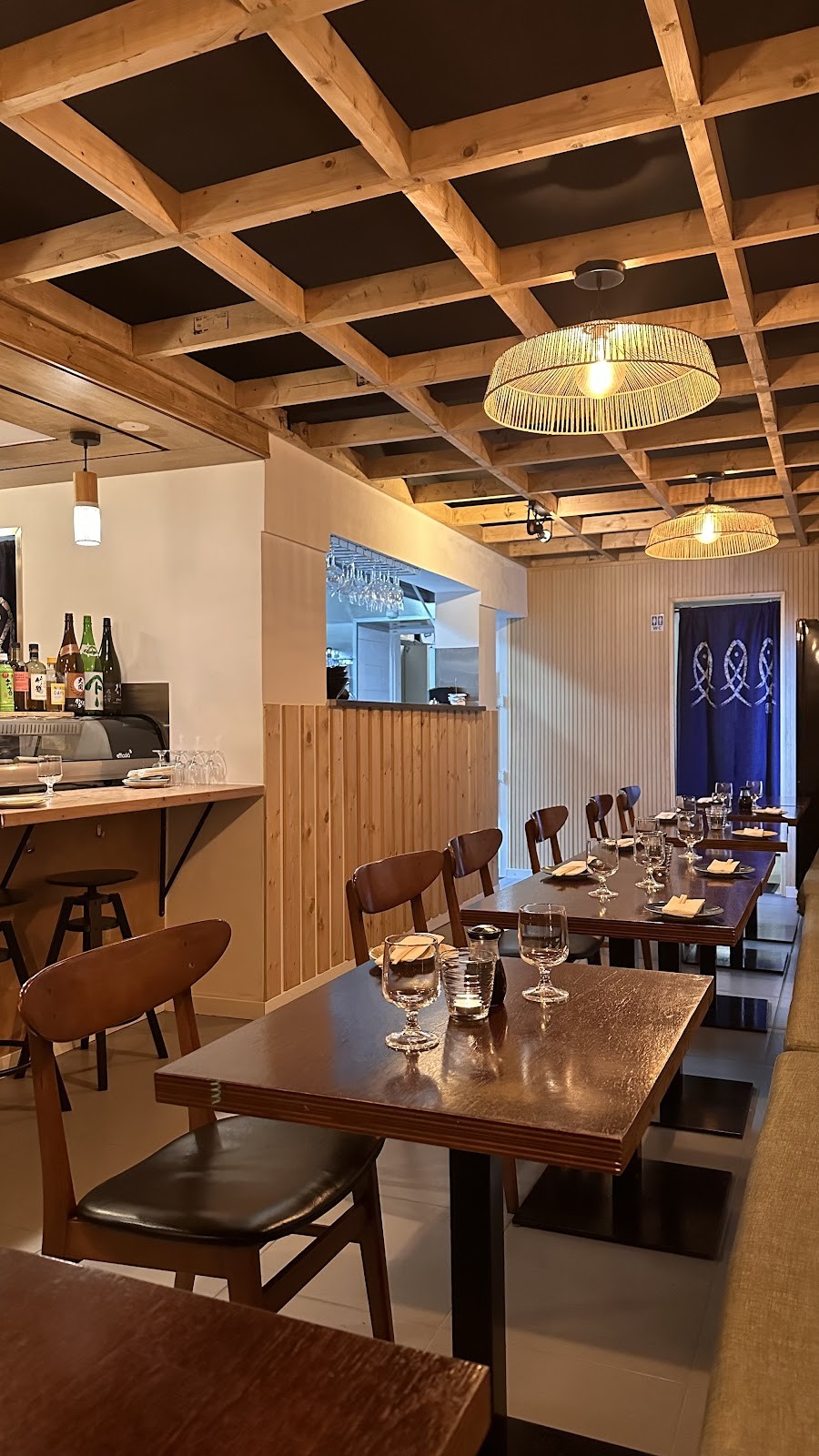 Dozo Sushi & Izakaya , Santos: the place