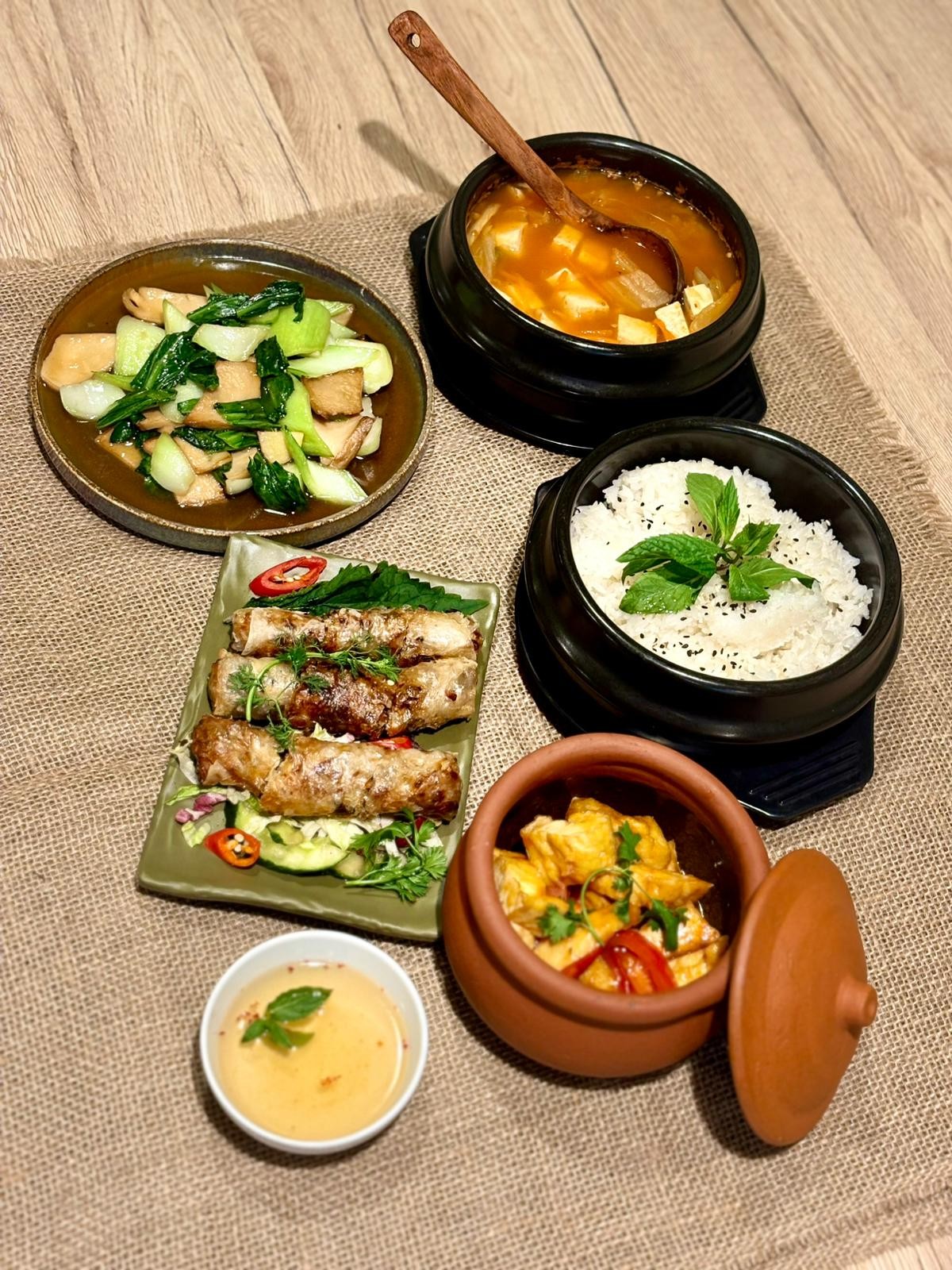 Linh - Not Just A Restaurant: food & drinks