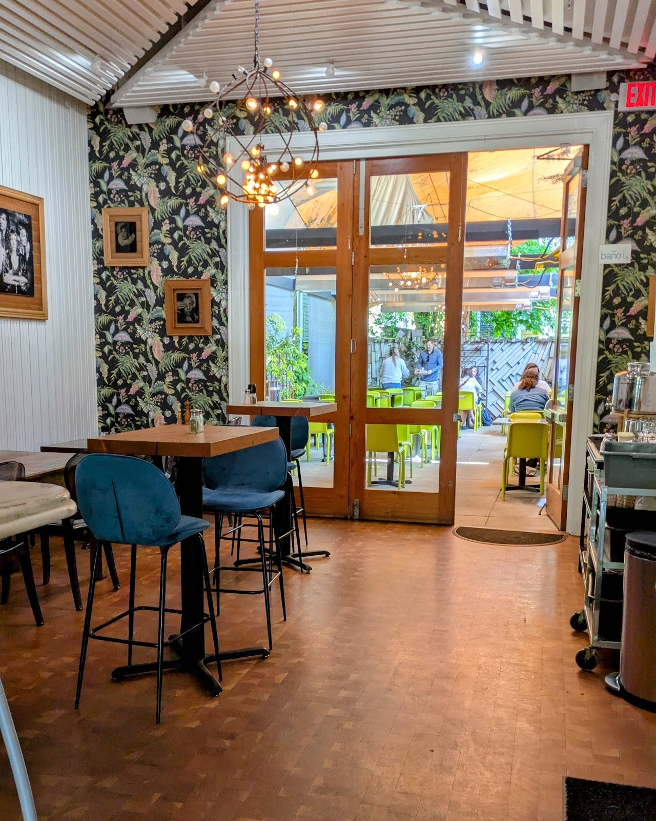 Harlow Cafe + Juice Bar: the place