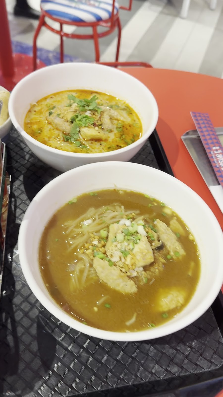 V Street Emsphere: food & drinks