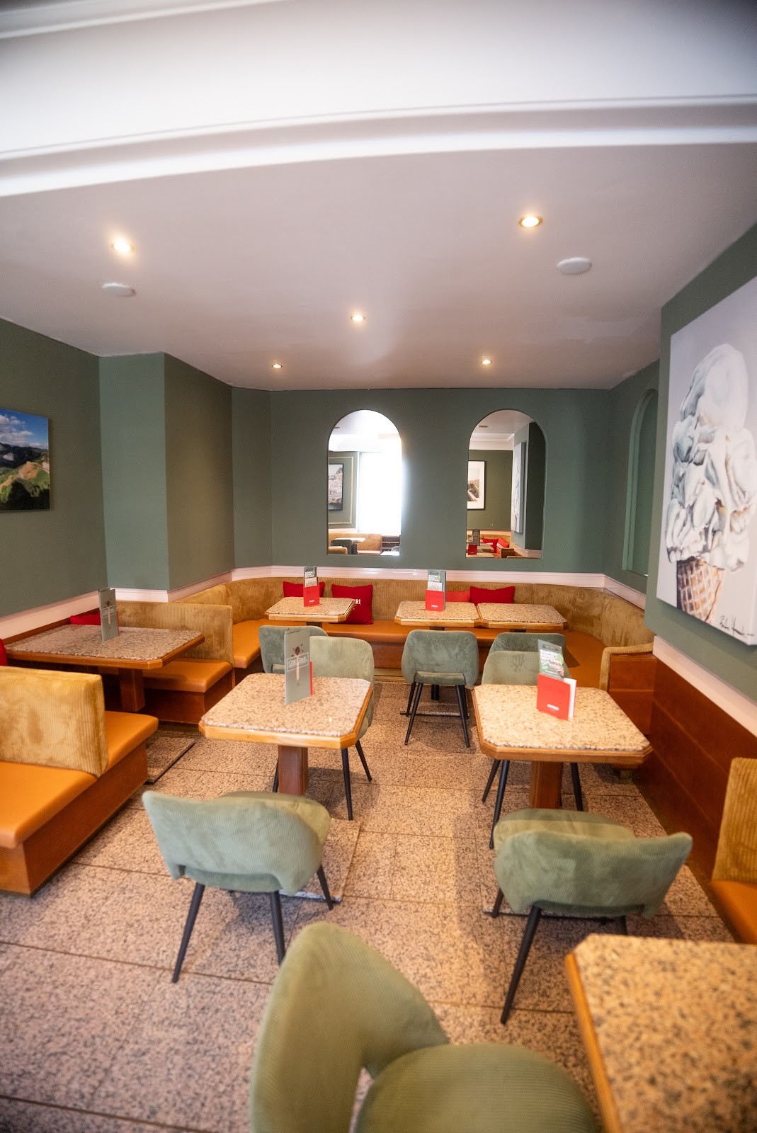 Ciao Claus Café & Bar: the place