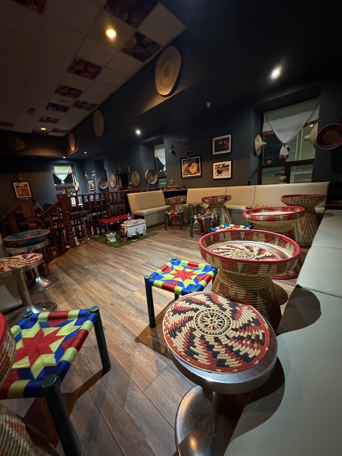 Mosob Bar & Restaurant: the place