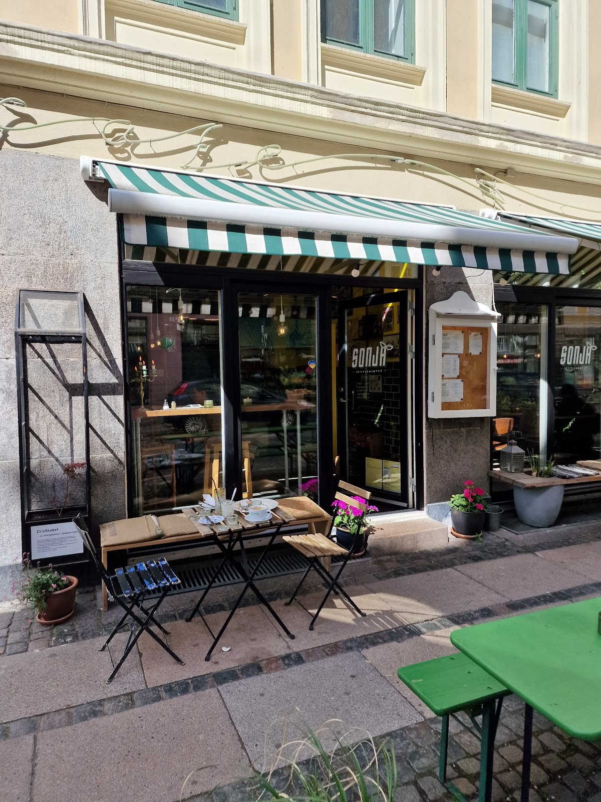 Café Sonja: the place