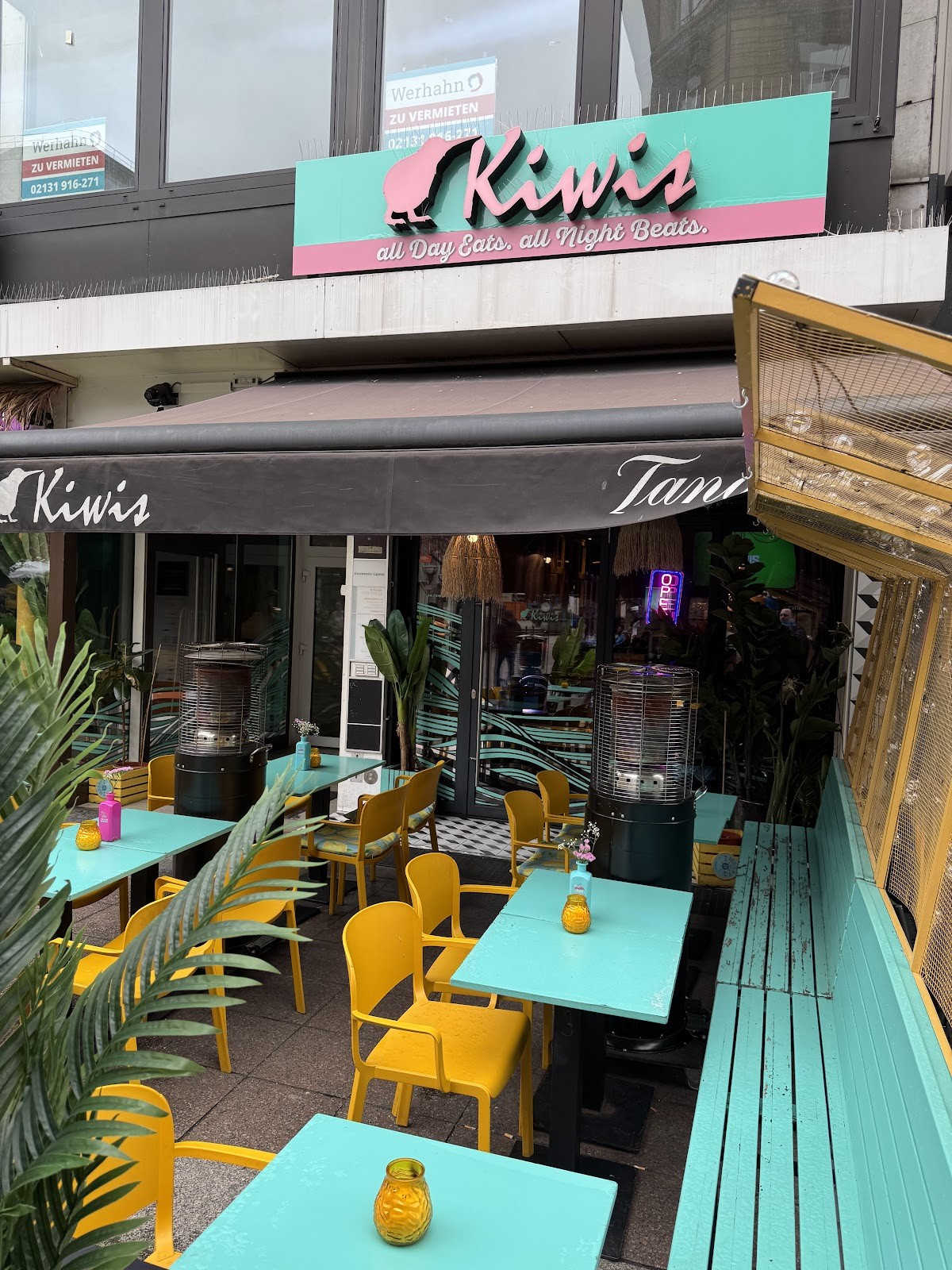Kiwis – Restaurant • Bar • Events: the place